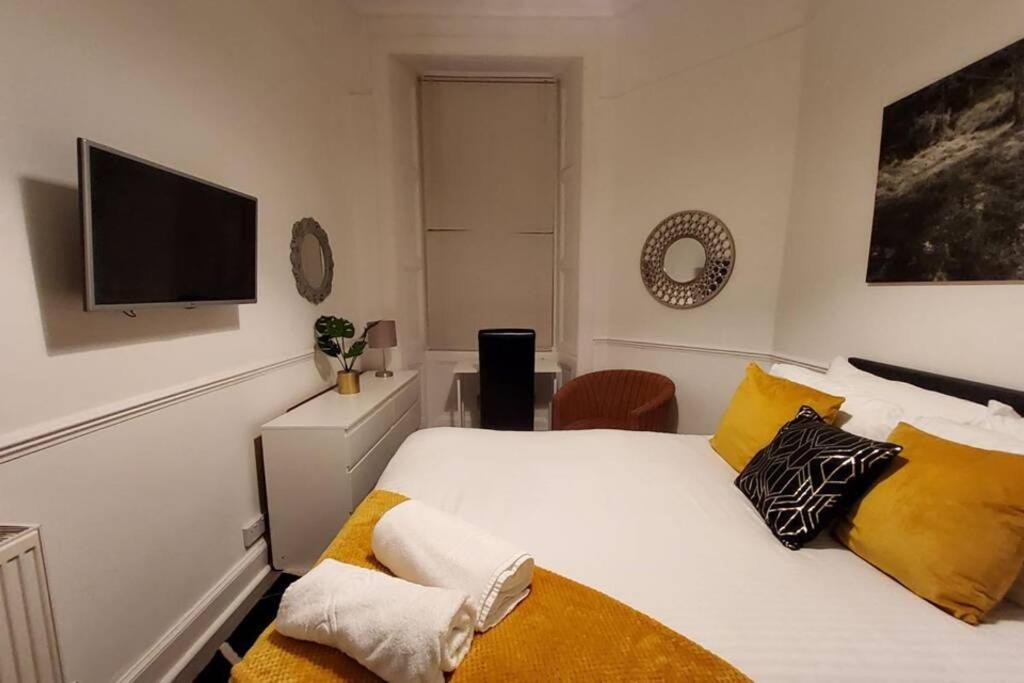 Leith Spectacular Apartment By Sensational Stay Short Lets & Serviced Accommodation With 6 Separate Beds & 2 Baths Edinburgh Exterior photo