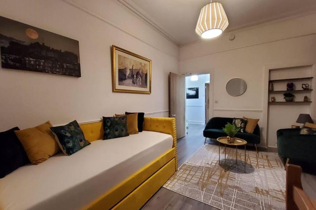 Leith Spectacular Apartment By Sensational Stay Short Lets & Serviced Accommodation With 6 Separate Beds & 2 Baths Edinburgh Exterior photo